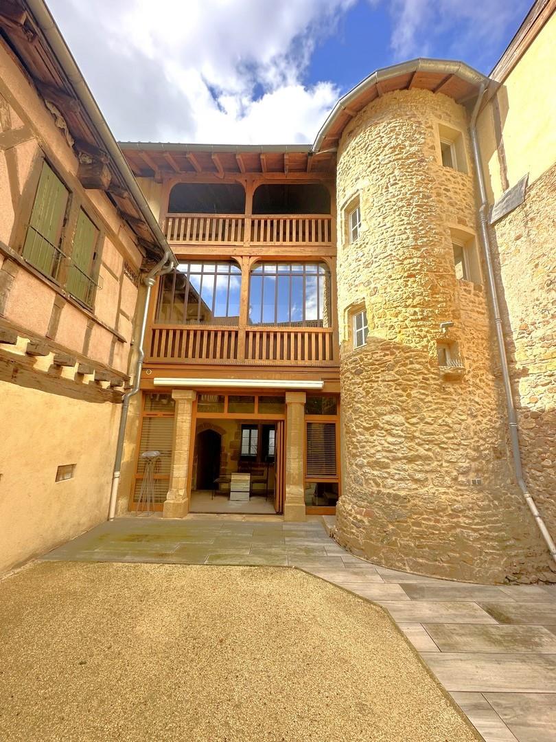 In the heart of a medieval city, a remarkable residence of the fourteenth century