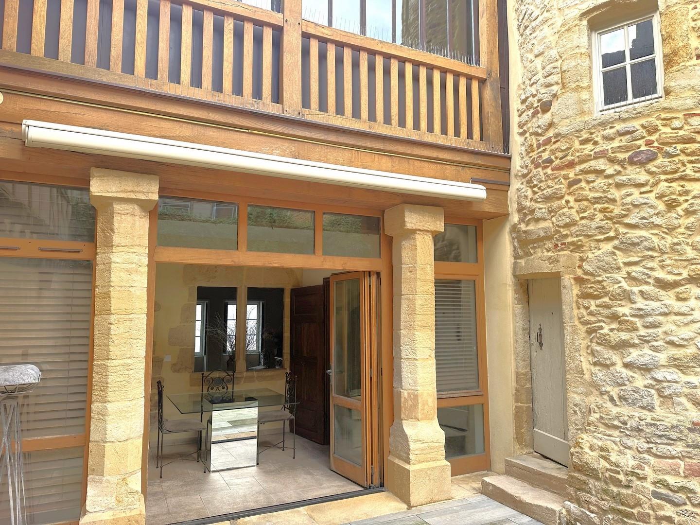In the heart of a medieval city, a remarkable residence of the fourteenth century