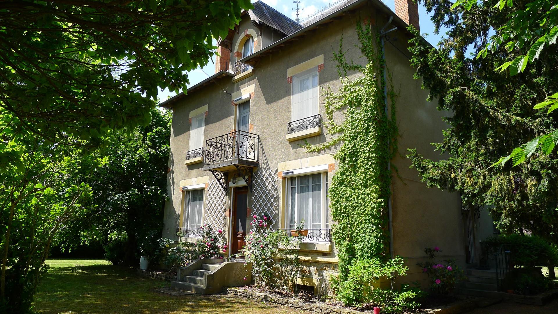 Beautiful bourgeois house in a charming setting