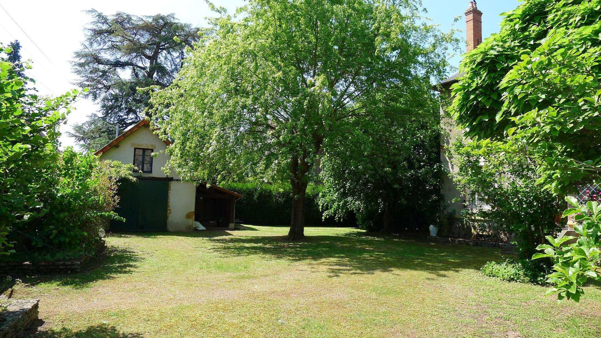 Beautiful bourgeois house in a charming setting