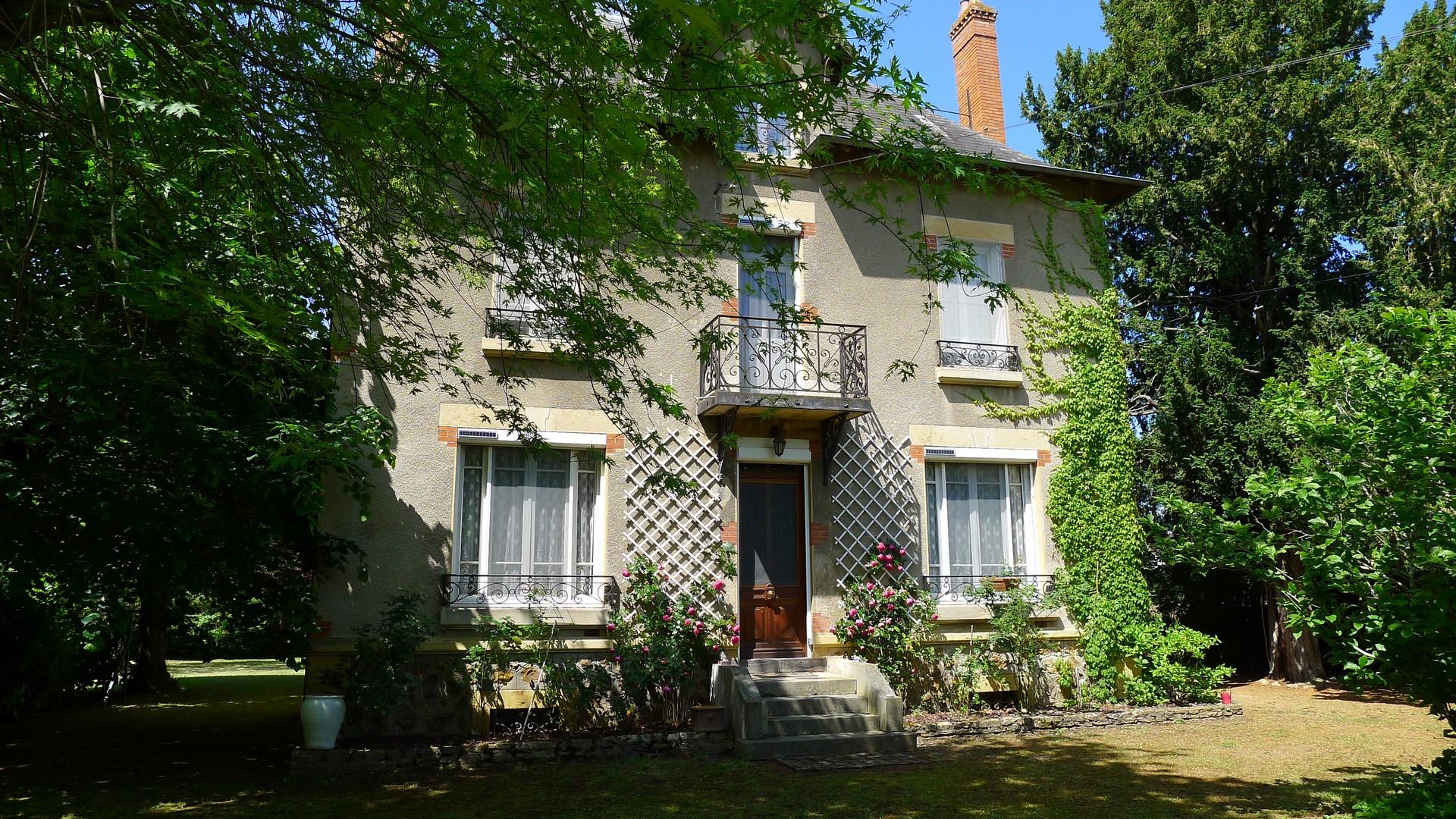 Beautiful bourgeois house in a charming setting