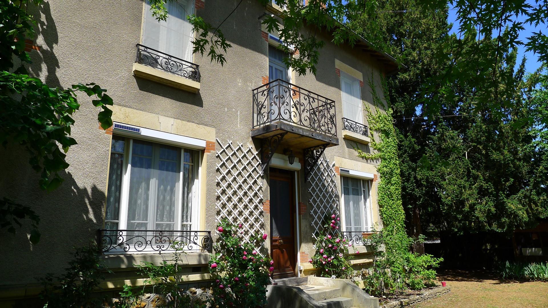 Beautiful bourgeois house in a charming setting