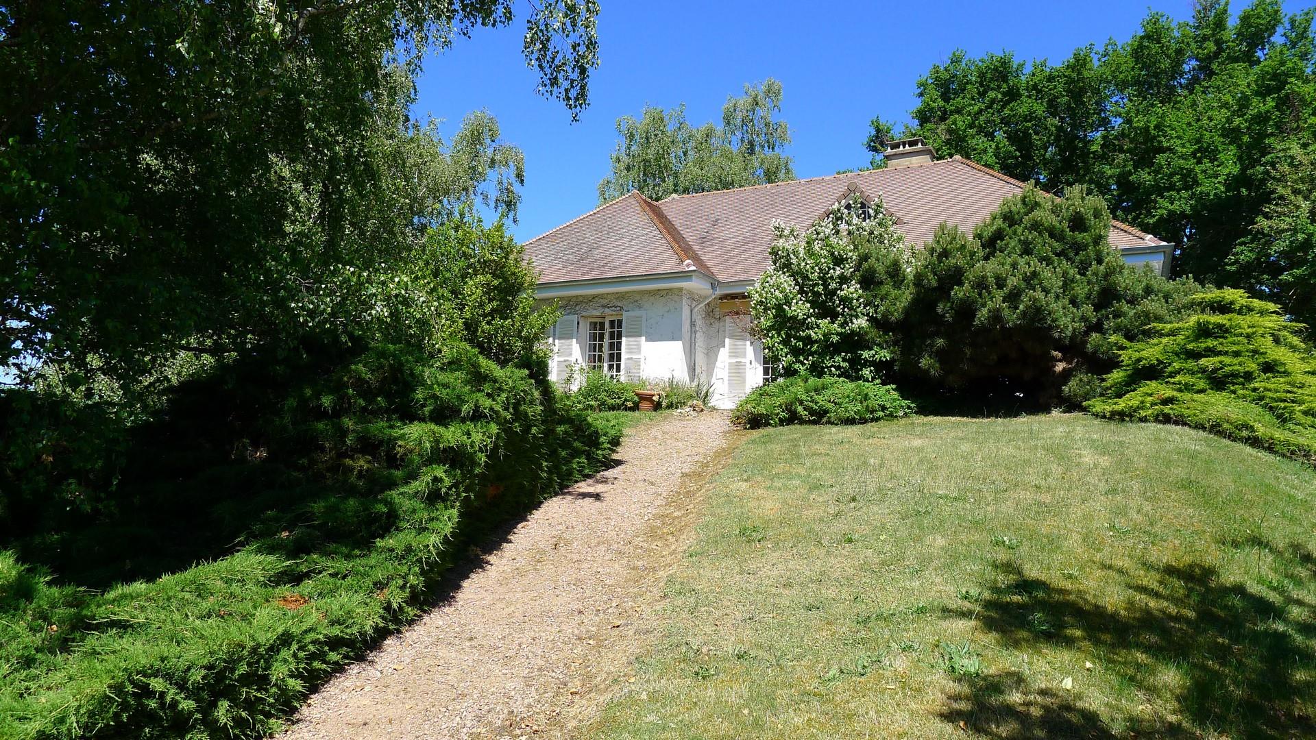 In a charming setting, beautiful villa of character