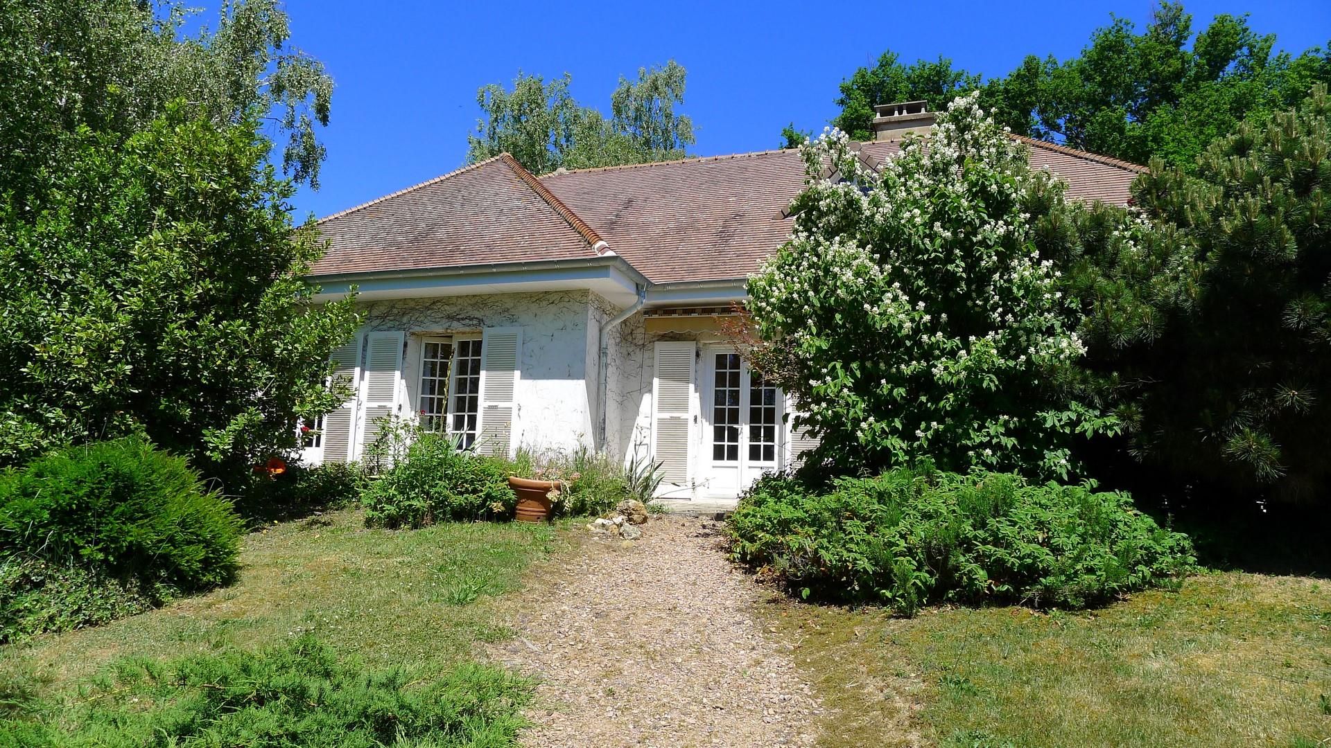 In a charming setting, beautiful villa of character