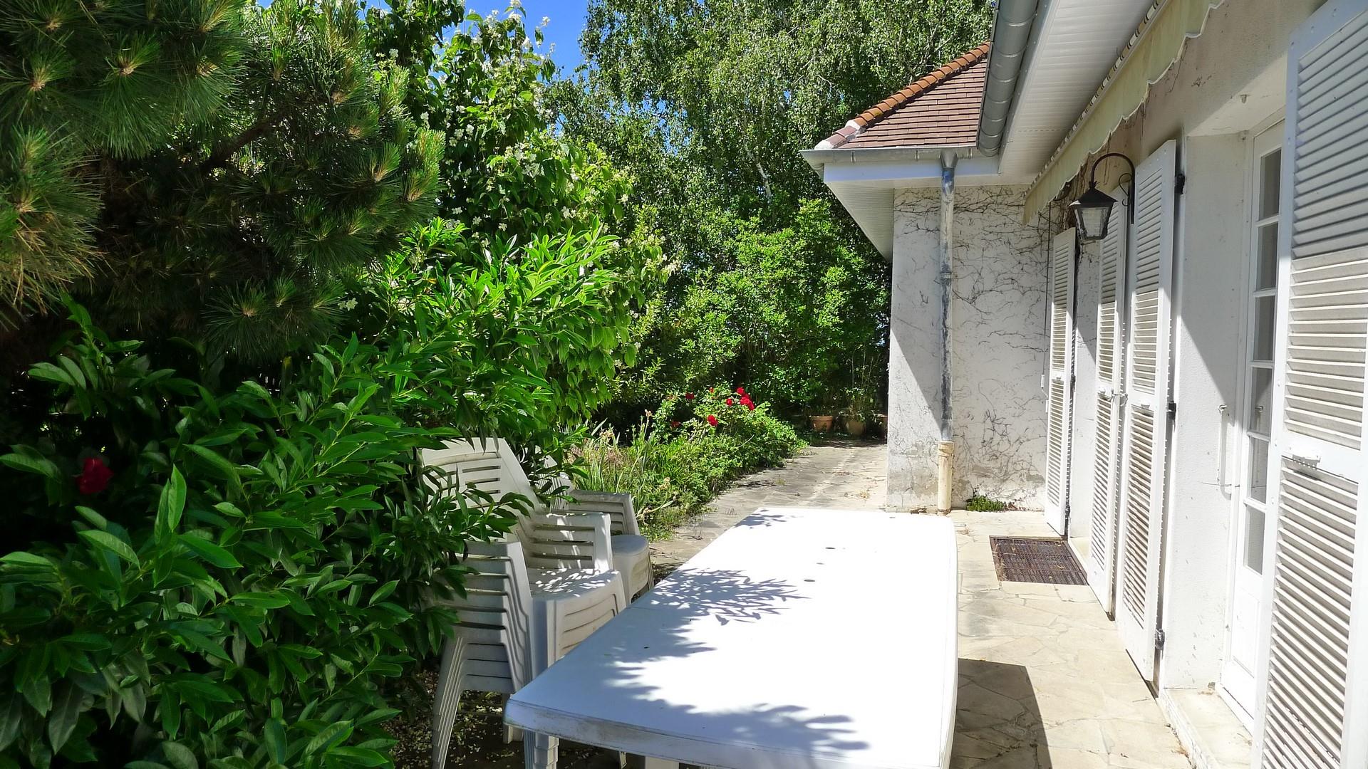 In a charming setting, beautiful villa of character