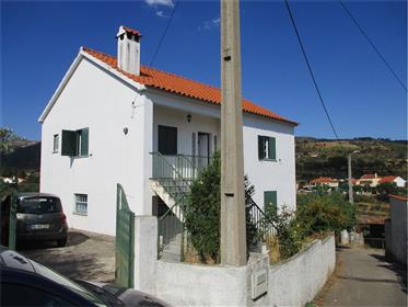 Villa with Semi-Nova Backyard 
