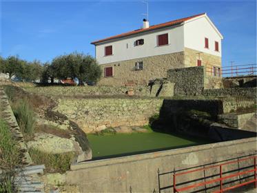 Magnifique Villa de granit insérée dans Quinta tous murés
