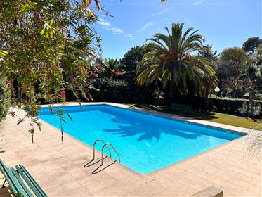 Beautiful 3 bedroom townhouse in Nice in a prestigious private residence with pool, garage, close to