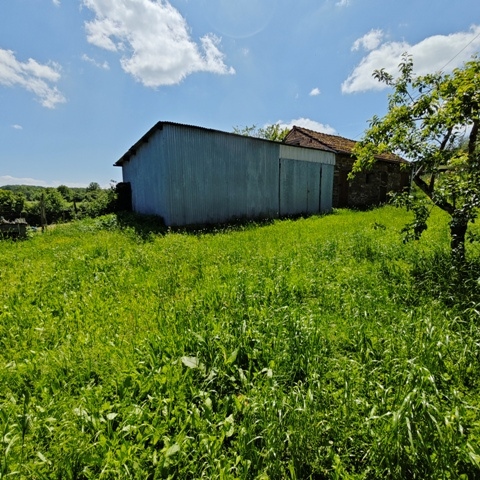 Рядом с Dun le Palestel дом для ремонта