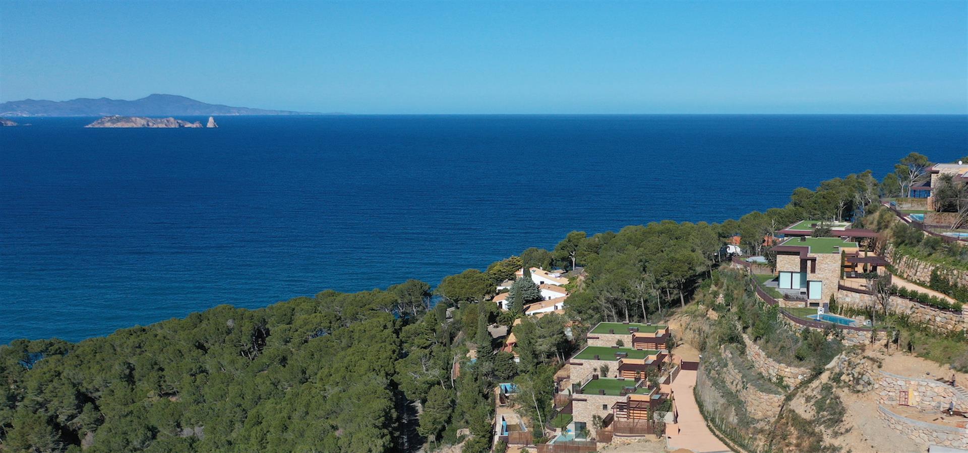 Newly built villas with fantastic sea views