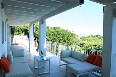 Apartamento con vistas al mar y jardín en Begur, Sa Riera