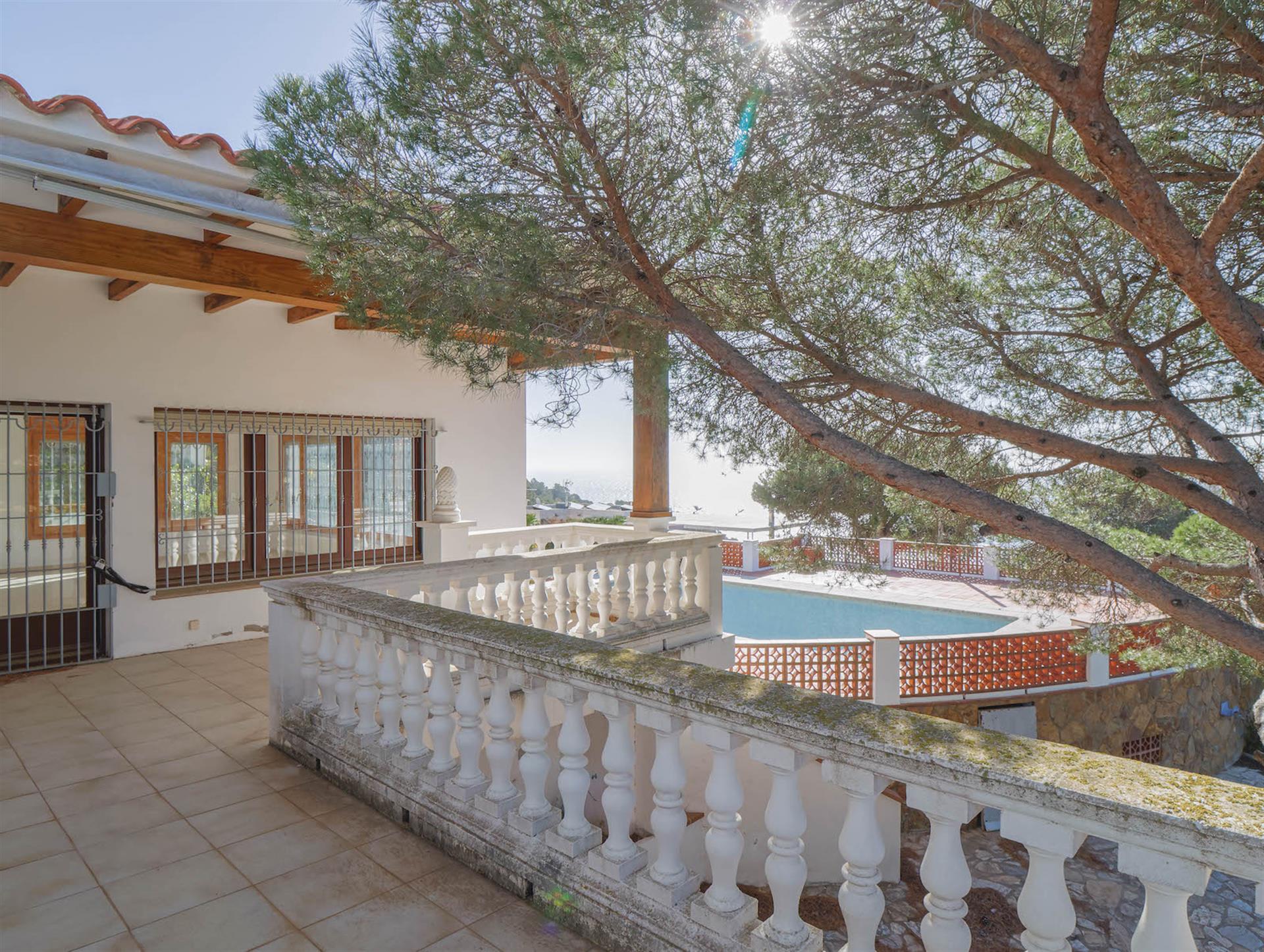 Große Villa mit Blick auf das Meer und den Pinienwald zum Verkauf in Tamariu