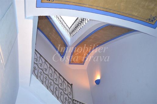 Exclusive apartment with terrace in the centre of Begur