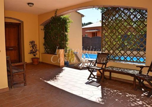 Detached house with pool and garden in Begur