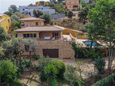 Large detached house wih pool and terraces in Begur Begur