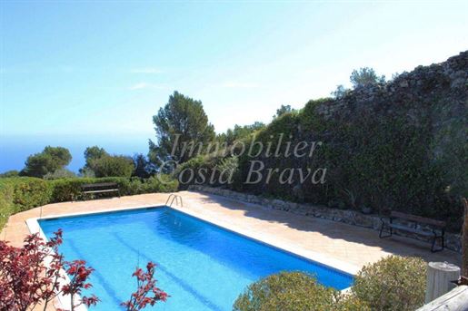 Semi detached house with beautiful sea views