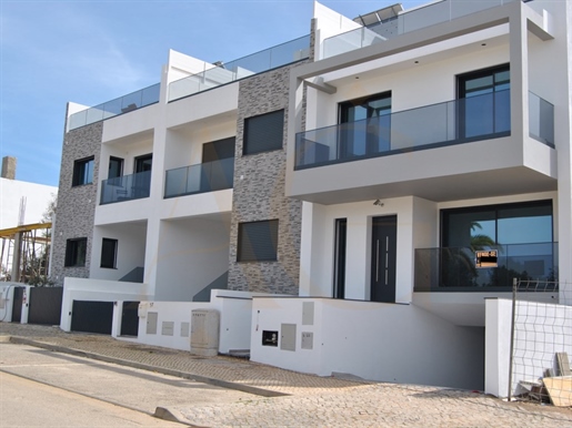 Nieuw huis met zwembad te koop in Tavira