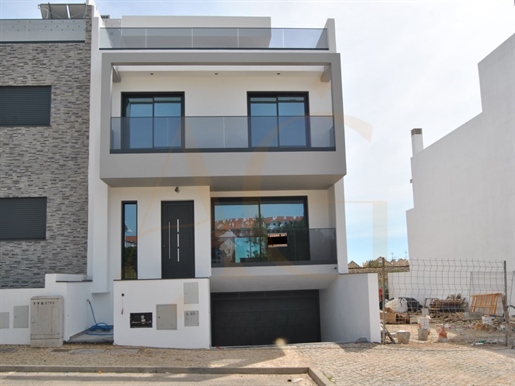 Neues Haus mit Pool zum Verkauf in Tavira