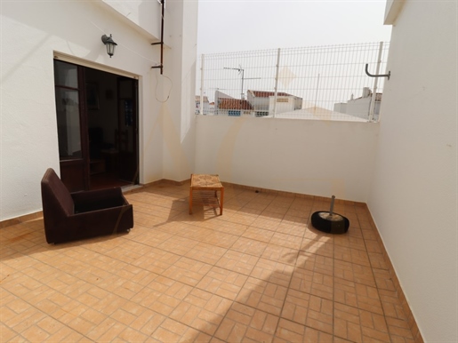 Moradia T4 com terraço, jardim e garagem, para venda em Cabanas de Tavira