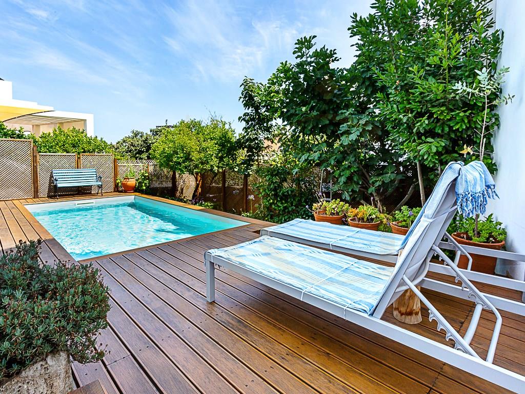 House with Garage, Swimming Pool, Garden and Large Terraces, for sale in the historic centre of Tavi