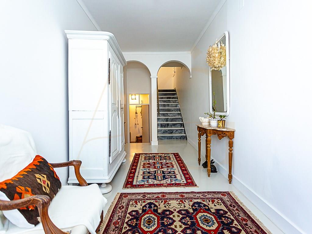 House with Garage, Swimming Pool, Garden and Large Terraces, for sale in the historic centre of Tavi