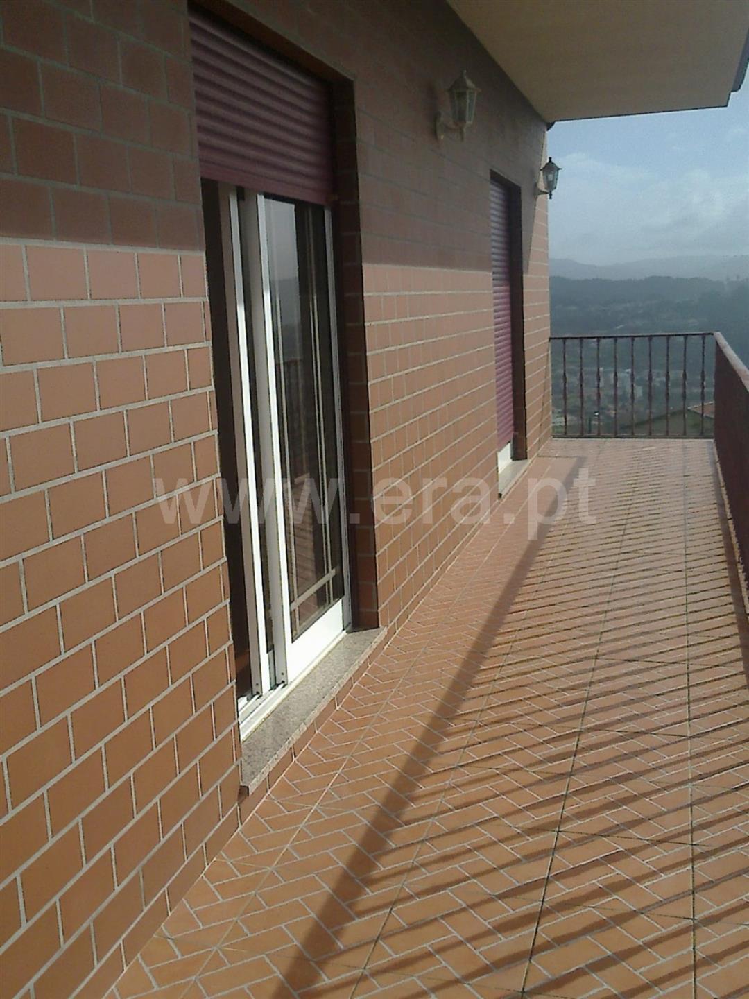 4-Storey villas in Termas de São Vicente