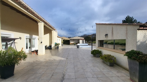Near Limoux, independent villa with land and swimming pool