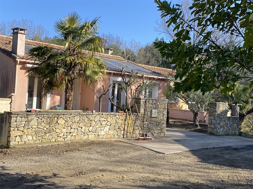 Limoux, on about 2000m2 of land, a villa of 200m2
