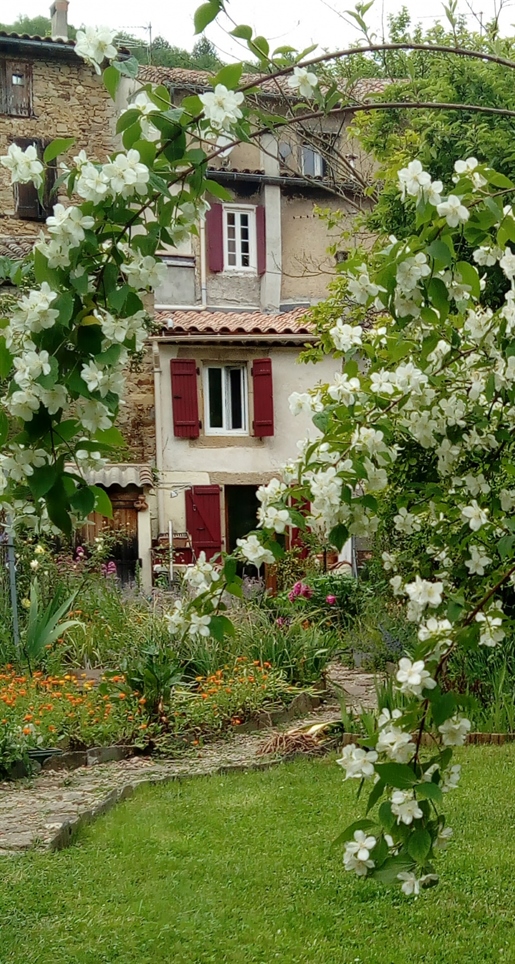 En Haute Vallée de l'Aude, Casa de pueblo en bed and breakfast y casas rurales
