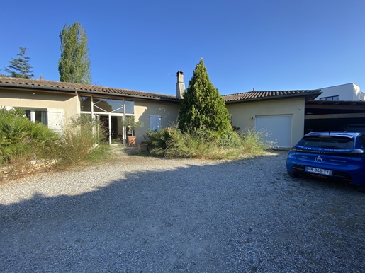 Limoux, villa on 5000m2 of land near town center