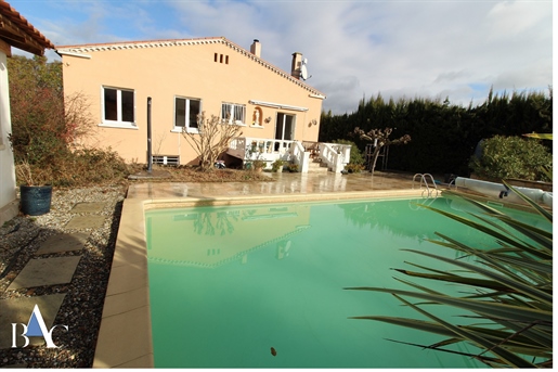 Near Limoux, Villa with garden, swimming pool and gite