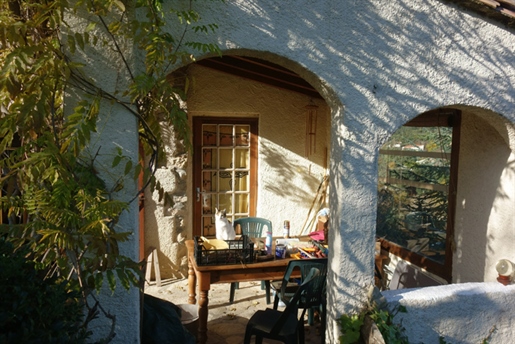 Maison ancienne au calme, avec jardin, terrasse et bois attenant, très belle vue sur la nature