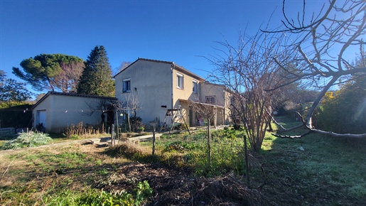 Limoux, 3 bedroom garden villa of 1310 m2 and apartment.