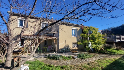 Limoux, 3 bedroom garden villa of 1310 m2 and apartment.