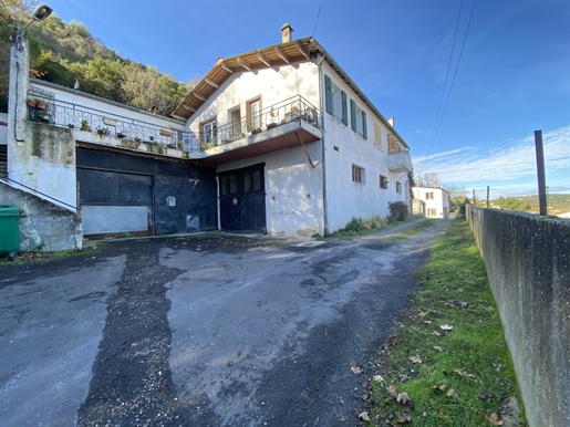 Limoux, Real estate complex with garages and outbuildings
