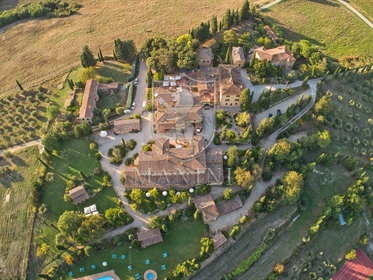 Schloss von 2650 m2 in Asciano