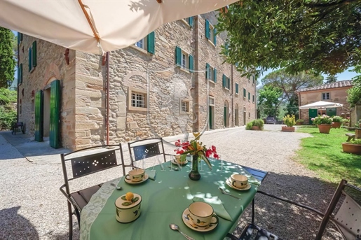 Villa singola di 492 m2 a Cortona