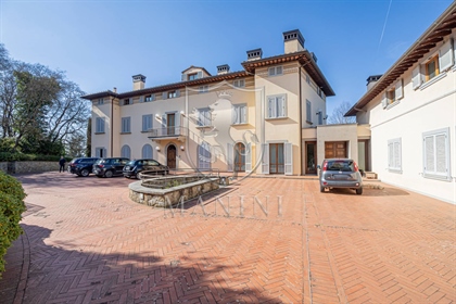 Villa singola di 2000 m2 a Arezzo