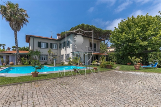 Villa individuelle de 500 m2 à Forte dei Marmi