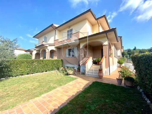 Doppelhaushälfte von 220 m2 in Lucignano
