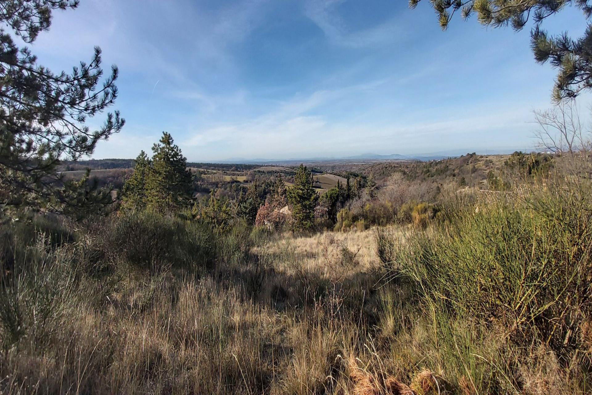 Building Land of 4220 m² with an adjoining agricultural plot o