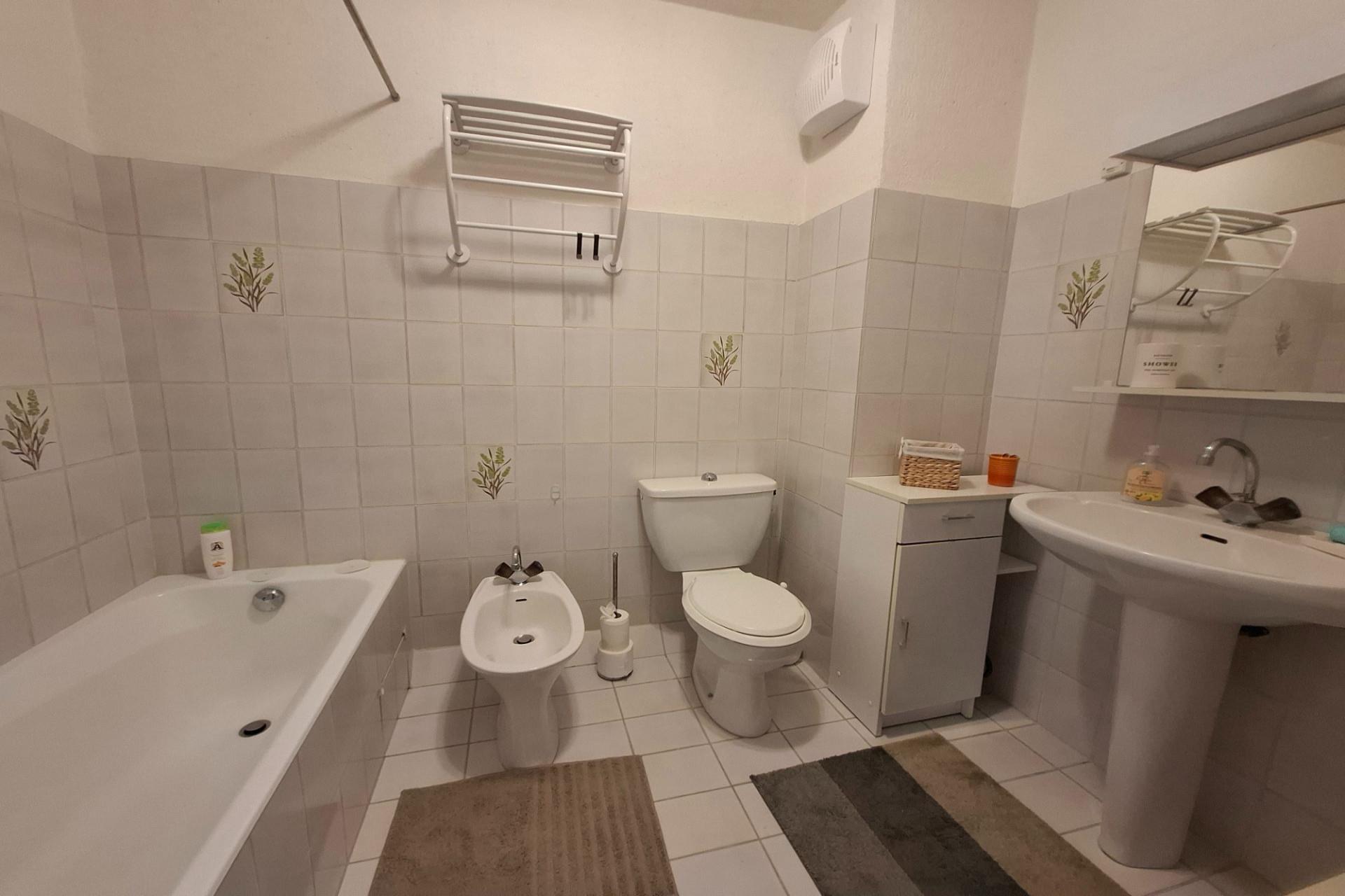 Purchase: Apartment (04500)