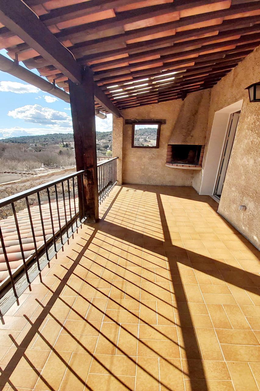 5-Room apartment with terrace, garage and cellar.