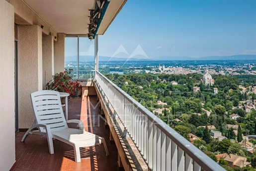 Wohnung mit Terrasse und Panoramablick in der Nähe von Avignon