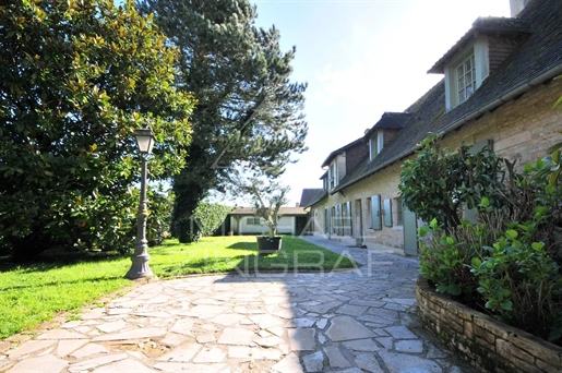 Near Cabourg - Property with tennis court and swimming pool
