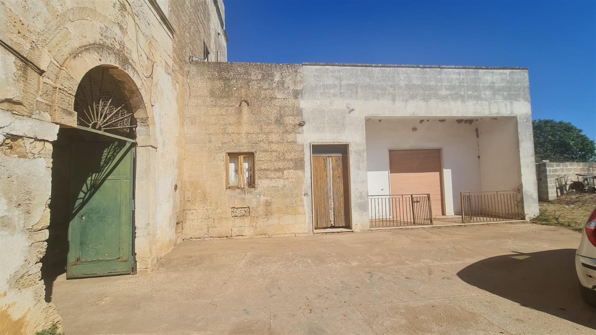 Historyczna Masseria na wsi Lecce z 3 hektarami ziemi