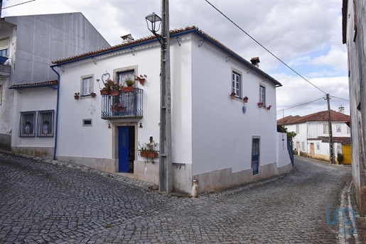 Maison de village T4 à Leiria de 211,00 m²