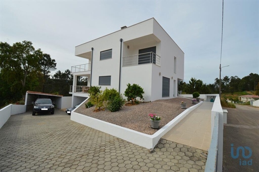 Home / Villa with 4 Rooms in Coimbra with 374,00 m²
