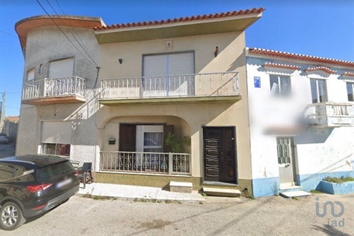 House with 3 Rooms in Leiria with 196,00 m²