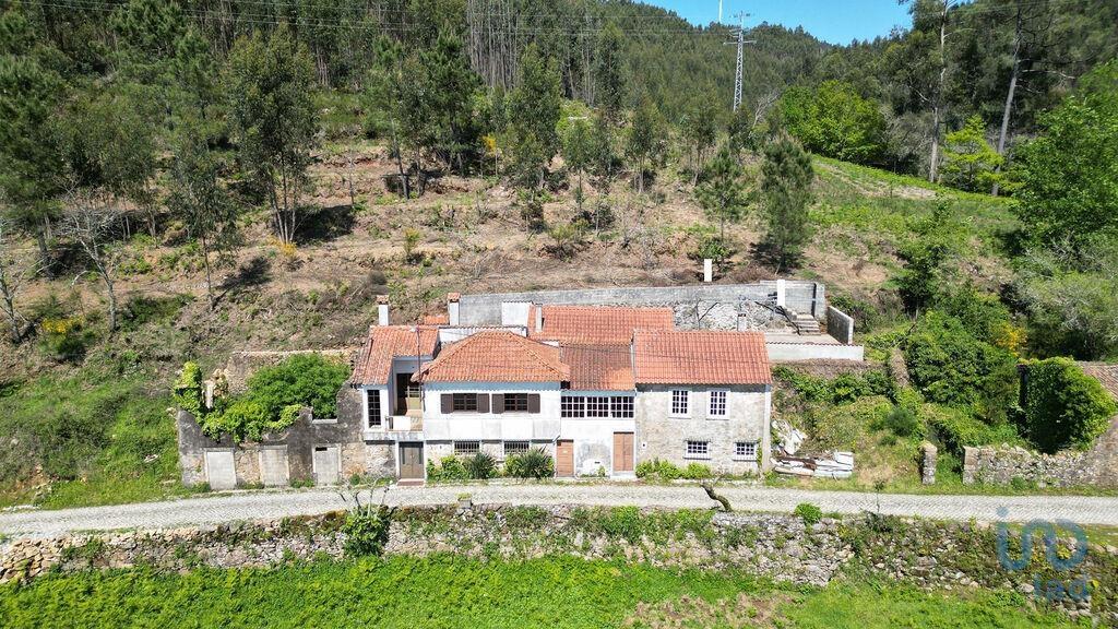 Dorpshuis met 6 kamers in Espinhal met 395,00 m²